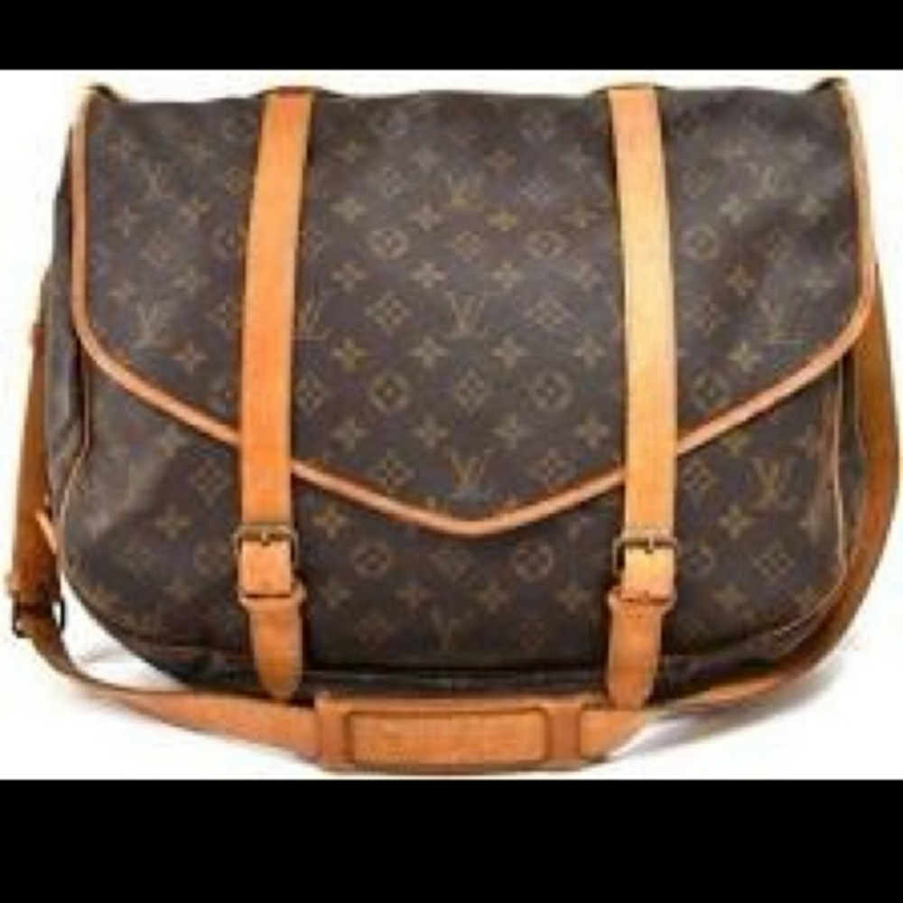 Louis Vuitton Authentic Saumur 43